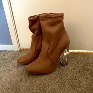 Women’s 7 1/2 Tan Heels